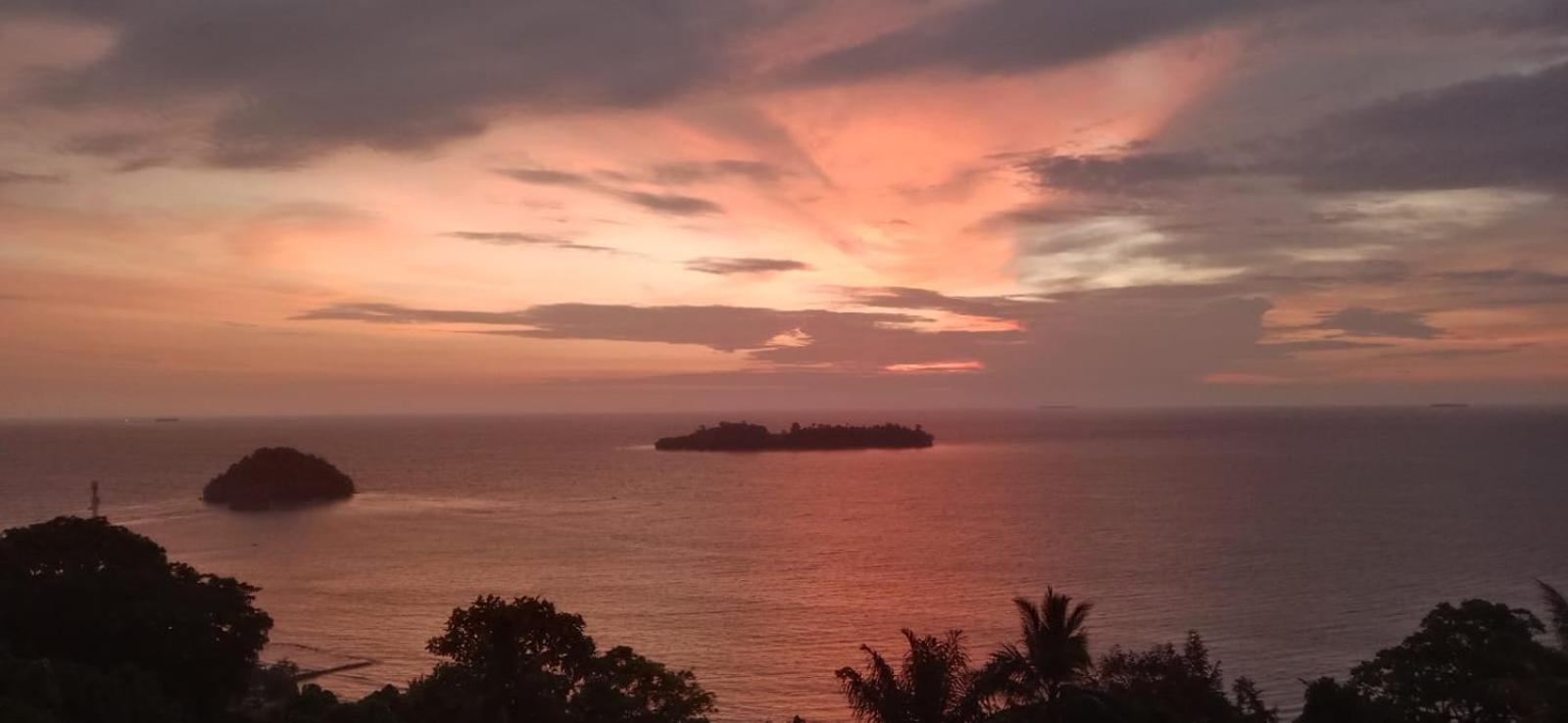 The View Padang, Amazing View, 8 Mins Mentawai Fast Ferry, Cold Beer,Close To Restaurants Exterior foto