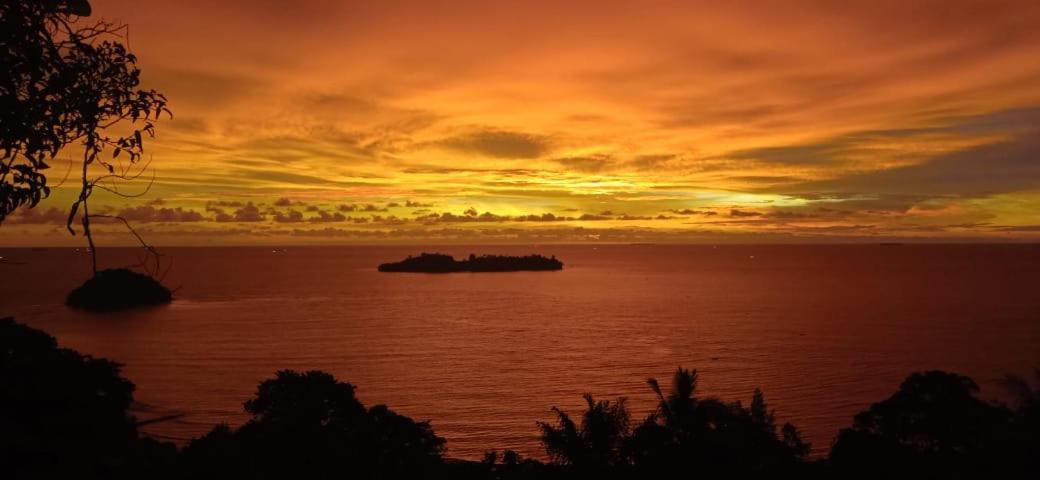 The View Padang, Amazing View, 8 Mins Mentawai Fast Ferry, Cold Beer,Close To Restaurants Padang (Sumatra) Exterior foto